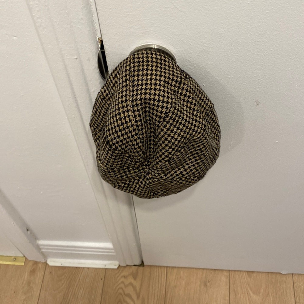 Stylish volcom hat,in mint condition,large size